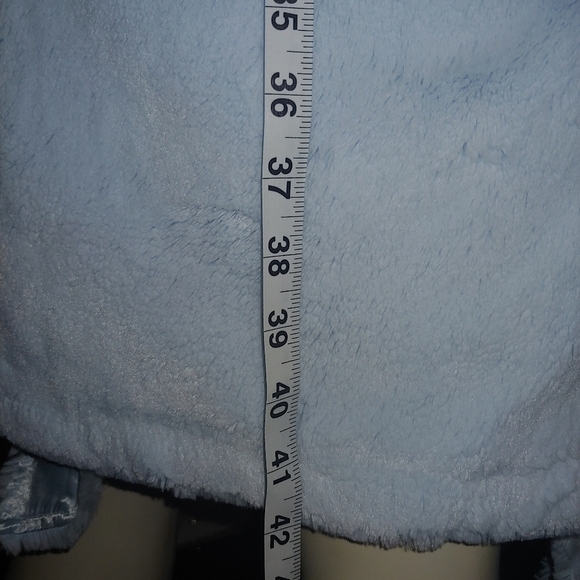 LITTLE GIRAFFE Luxe Satin Snow Leopard Robe Satin Luxurious Robe Powder Blue 🩵 - Picture 10 of 15